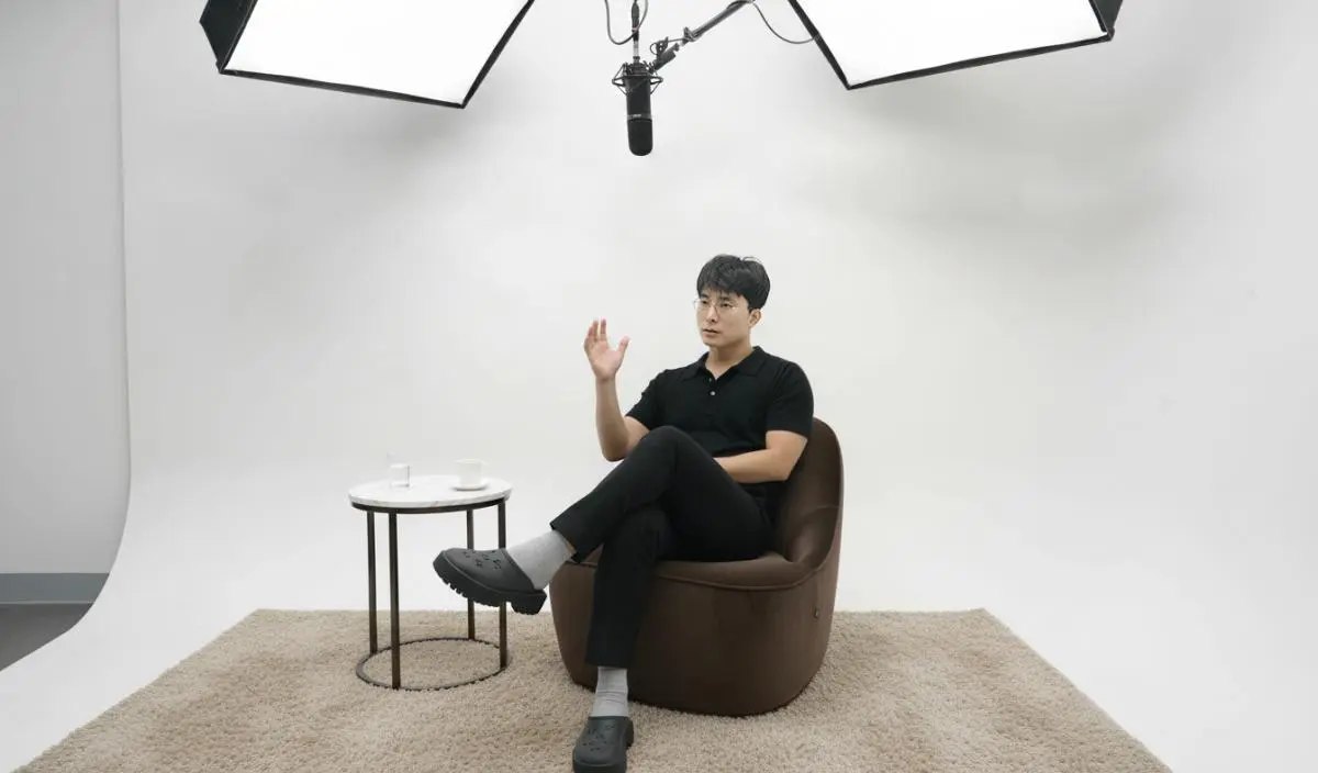 AiRET CEO discussing AI-powered shoe care in an interview